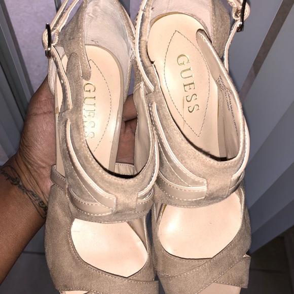 Guess 👠 - Picture 4 of 5